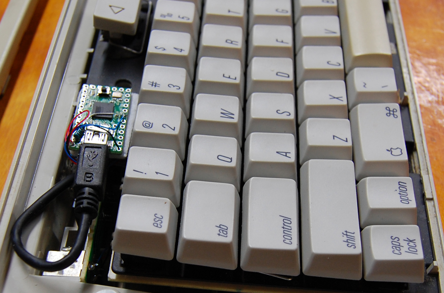 [Photos] Apple Extended Keyboard II find, anyone know how to mod it to usb or PS/2? r